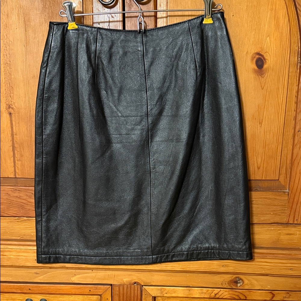 Wilson’s Maxima Black Leather Pencil Skirt